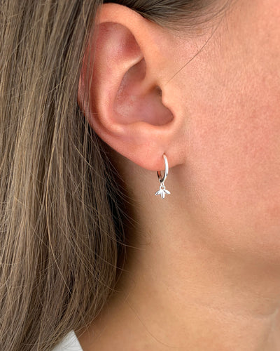 DANIEL CLIFFORD »Emma« Creolen Ohrringe Silber 925 mit Anhänger, 11mm Klapp-Creolen Ahornblatt Anhänger, maple leaf huggie hoops