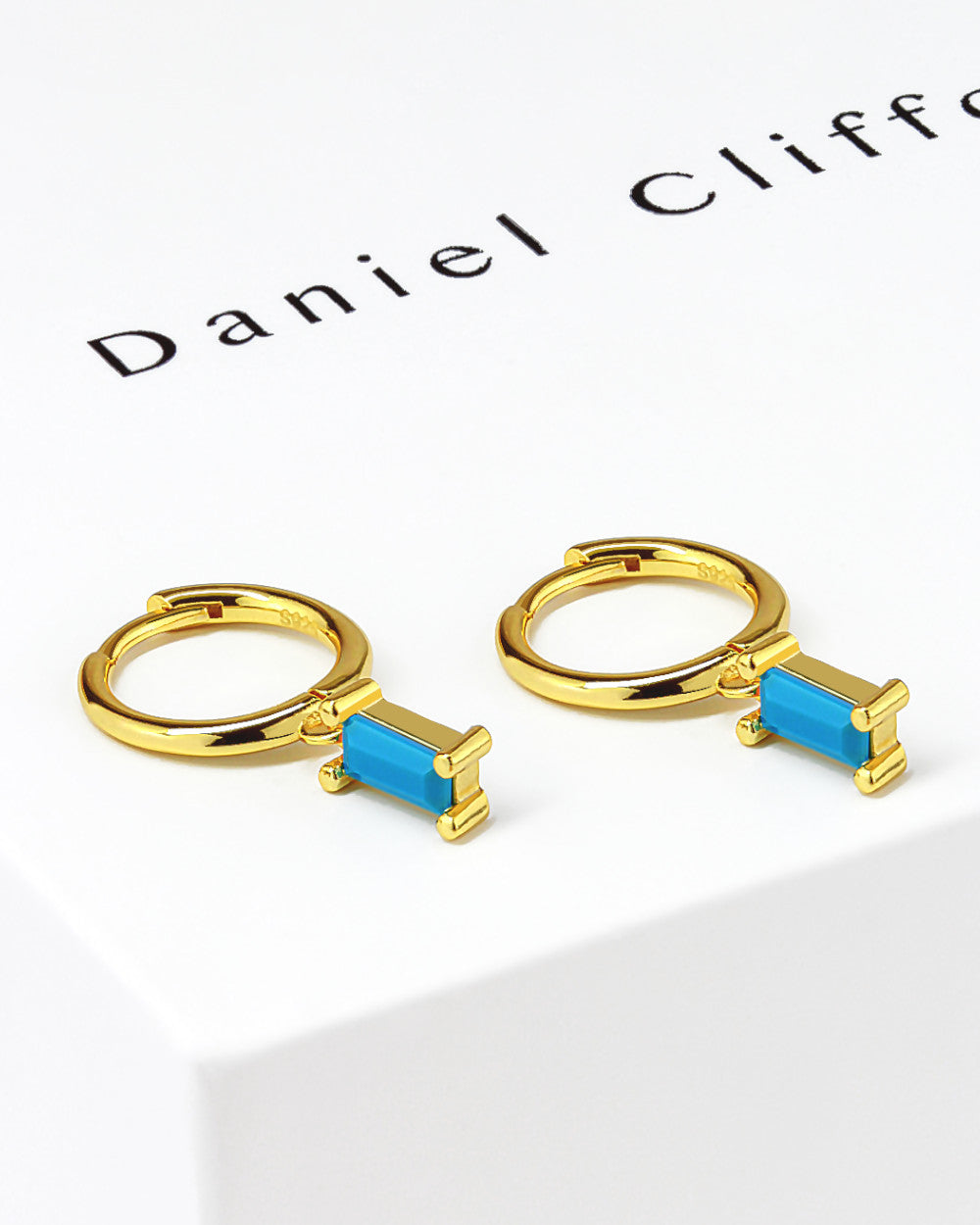 DANIEL CLIFFORD „Claire“ Damen Creolen Silber 925 vergoldet 18k Gold mit Anhänger Zirkonia, 11mm Klapp-Creolen mit Kristall-Anhänger#farbe_tuerkis