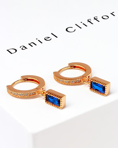 DANIEL CLIFFORD „Victoria“ Damen Ohrringe Creolen Silber 925 vergoldet 18k Gold mit Anhänger Zirkonia blau, 13mm Klapp-Creolen mit blauem Kristall-Anhänger