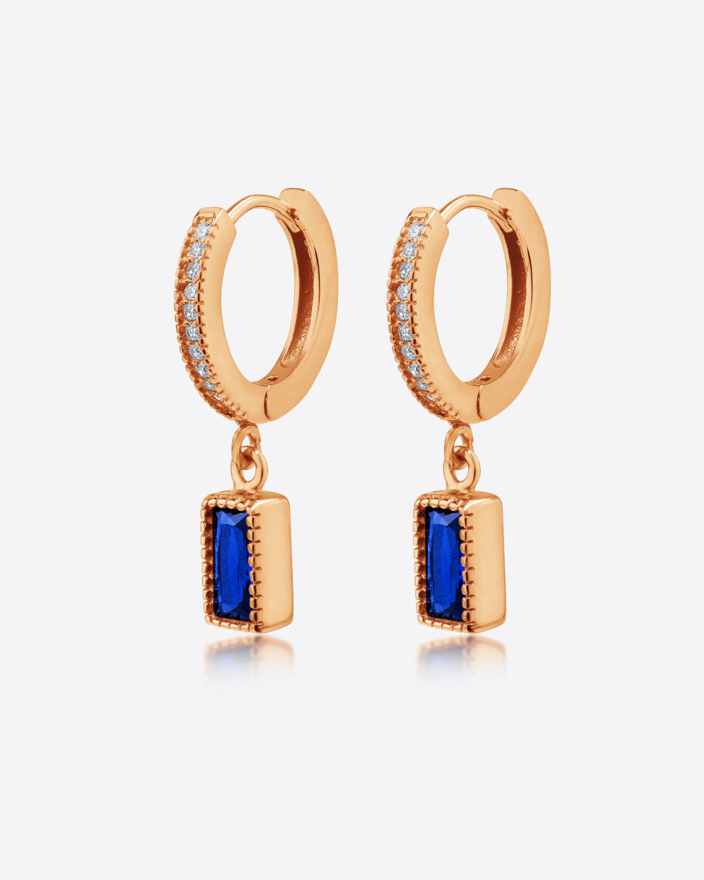 DANIEL CLIFFORD „Victoria“ Damen Ohrringe Creolen Silber 925 vergoldet 18k Gold mit Anhänger Zirkonia blau, 13mm Klapp-Creolen mit blauem Kristall-Anhänger